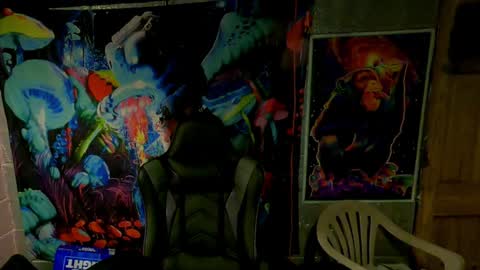 Snapshot of greenlungs8195 chatting on 12/29/24, 12:45 Greenlungs8195 online show from 12/29/24, 12:45