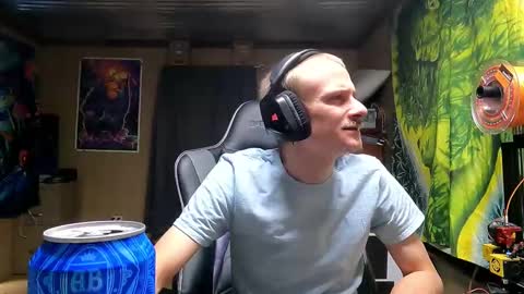 Snapshot of greenlungs8195 chatting on 11/08/25, 11:32 Greenlungs8195 online show from 11/08/25, 11:32