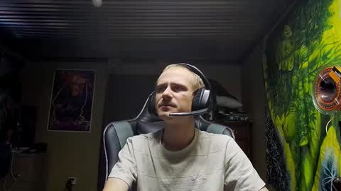 Snapshot of greenlungs8195 chatting on 11/14/25, 09:41 Greenlungs8195 online show from 11/14/25, 09:41