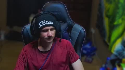 Snapshot of greenlungs8195 chatting on 11/25/25, 06:46 Greenlungs8195 online show from 11/25/25, 06:46