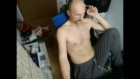 Snapshot of gregorius_1 chatting on 12/25/24, 11:33 Greg online show from 12/25/24, 11:33