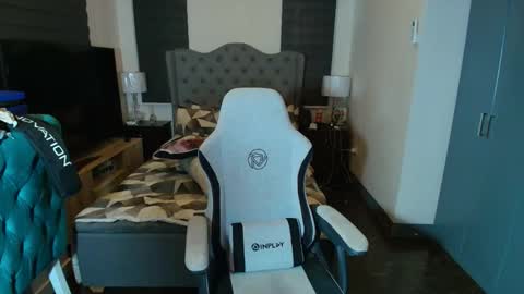 Snapshot of greta_v chatting on 11/09/25, 02:54 greta_v online show from 11/09/25, 02:54