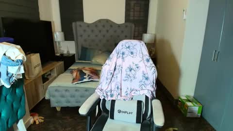 Snapshot of greta_v chatting on 11/19/25, 08:03 greta_v online show from 11/19/25, 08:03