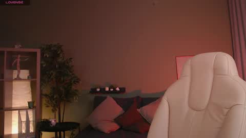 Snapshot of gretchen_mol chatting on 09/13/25, 12:38 gretchen_mol online show from 09/13/25, 12:38