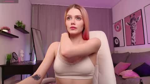 Snapshot of gretchen_mol chatting on 11/19/25, 07:41 gretchen_mol online show from 11/19/25, 07:41