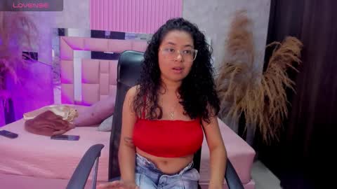 Snapshot of griselle_rousse chatting on 10/17/25, 07:27 online show from 10/17/25, 07:27