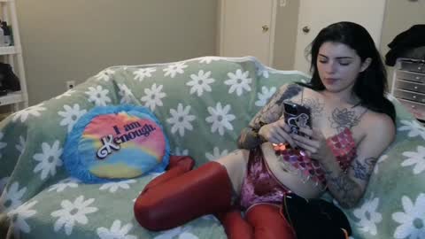 Snapshot of grumpytwo chatting on 12/19/24, 02:23 grumpytwo online show from 12/19/24, 02:23