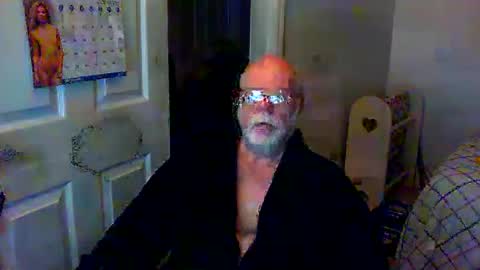 Snapshot of gtnolder60 chatting on 01/04/25, 03:50 Gary online show from 01/04/25, 03:50