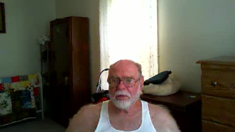 Snapshot of gtnolder60 chatting on 09/26/25, 02:32 Gary online show from 09/26/25, 02:32