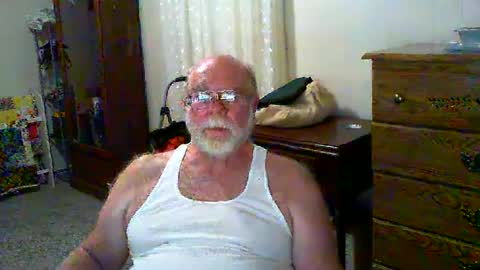 Snapshot of gtnolder60 chatting on 09/27/25, 02:38 Gary online show from 09/27/25, 02:38