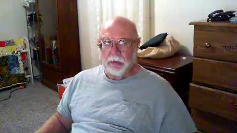 Snapshot of gtnolder60 chatting on 10/04/25, 10:46 Gary online show from 10/04/25, 10:46
