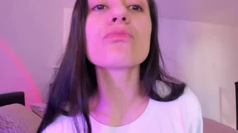 Snapshot of guccipussy1 chatting on 03/10/25, 05:29 Elena online show from 03/10/25, 05:29