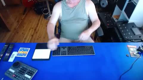 guesswhatigot2 online show from 12/18/24, 06:32