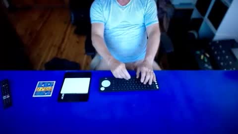 guesswhatigot2 online show from 11/02/25, 04:15