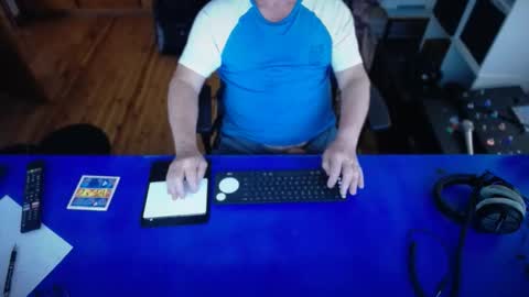 guesswhatigot2 online show from 11/16/25, 01:44