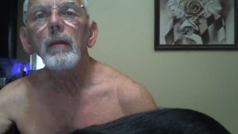 Snapshot of gulfcoast1952 chatting on 01/02/25, 09:28 Roy online show from 01/02/25, 09:28