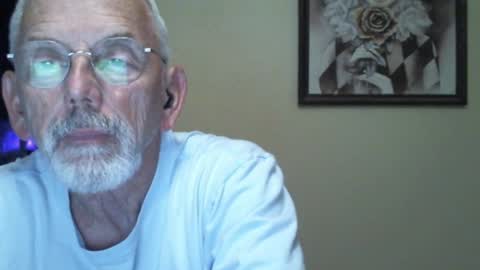 Snapshot of gulfcoast1952 chatting on 01/04/25, 01:42 Roy online show from 01/04/25, 01:42