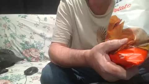 Snapshot of gundobear2224603202 chatting on 09/26/25, 12:58 gundobear2224603202 online show from 09/26/25, 12:58