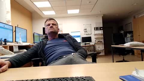 guschidick online show from 10/28/25, 02:37