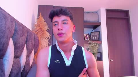 Snapshot of guy_twinks chatting on 12/11/24, 07:03 Gabriel online show from 12/11/24, 07:03