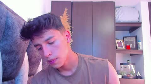 Snapshot of guy_twinks chatting on 12/28/24, 08:58 Gabriel online show from 12/28/24, 08:58