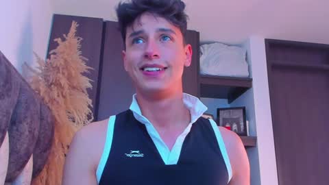 Snapshot of guy_twinks chatting on 01/01/25, 06:26 Gabriel online show from 01/01/25, 06:26