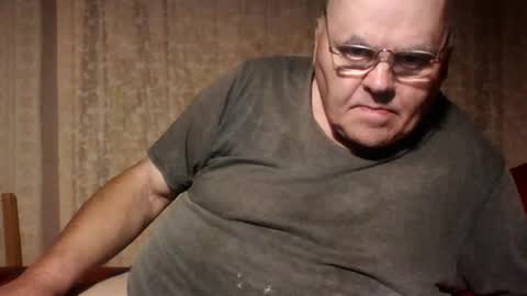 Snapshot of guyboy73 chatting on 09/12/25, 02:33 guyboy73 online show from 09/12/25, 02:33