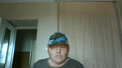 Snapshot of guyboy73 chatting on 09/18/25, 12:29 guyboy73 online show from 09/18/25, 12:29