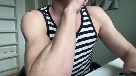 Snapshot of guyfromfinland1981 chatting on 03/11/25, 01:01 NaughtyFitHusband online show from 03/11/25, 01:01