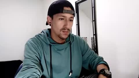 Snapshot of guykarim chatting on 12/29/24, 09:17 karim online show from 12/29/24, 09:17