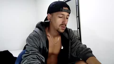 Snapshot of guykarim chatting on 01/12/25, 12:39 karim online show from 01/12/25, 12:39