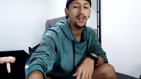 Snapshot of guykarim chatting on 01/28/25, 10:02 karim online show from 01/28/25, 10:02