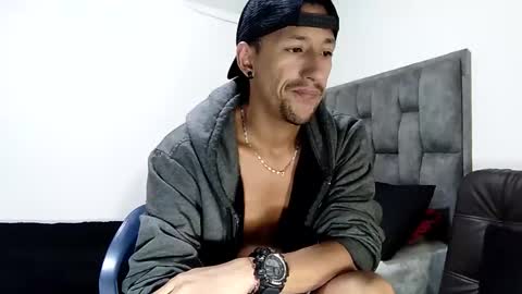 Snapshot of guykarim chatting on 02/09/25, 02:06 karim online show from 02/09/25, 02:06