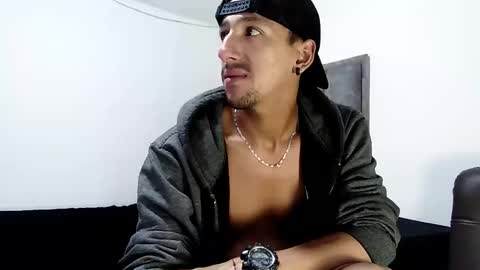 Snapshot of guykarim chatting on 02/20/25, 06:06 karim online show from 02/20/25, 06:06