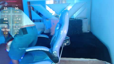 gyal_8_ online show from 10/24/25, 07:54