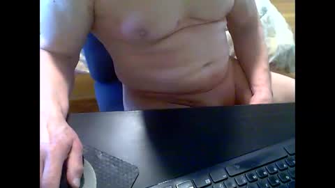 Snapshot of gymratt01 chatting on 01/29/25, 05:45 gymratt01 online show from 01/29/25, 05:45