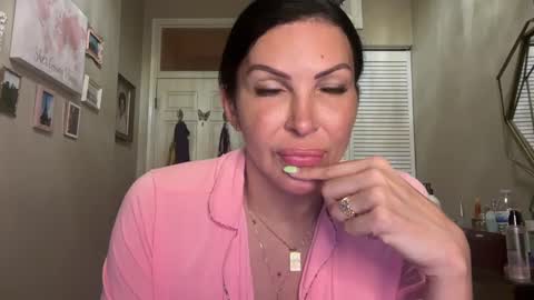 Snapshot of gypsy_rebellion chatting on 03/11/25, 01:26 Gypsy online show from 03/11/25, 01:26