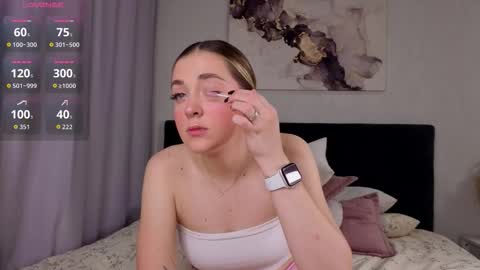 Snapshot of hadleynichols chatting on 10/07/25, 01:19 Hi Im Rebecca Glad to see you in my room PVT is open online show from 10/07/25, 01:19