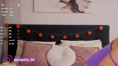 Snapshot of hadleynichols chatting on 10/22/25, 01:17 Hi Im Rebecca Glad to see you in my room PVT is open online show from 10/22/25, 01:17