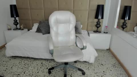 Snapshot of hailey_florez chatting on 01/03/25, 08:32 hailey online show from 01/03/25, 08:32