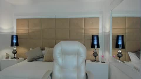 Snapshot of hailey_florez chatting on 02/21/25, 06:37 hailey online show from 02/21/25, 06:37