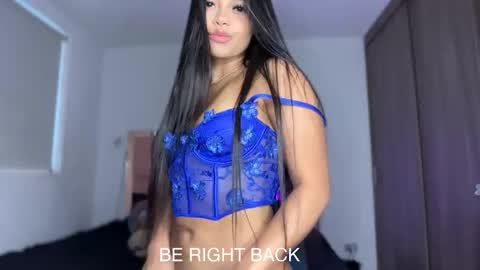 Snapshot of hailey_florez chatting on 10/27/25, 02:21 hailey online show from 10/27/25, 02:21