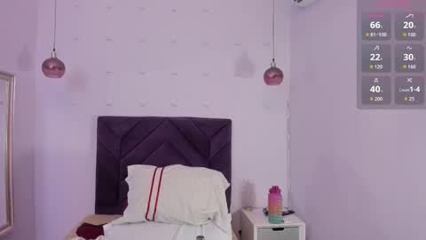 Snapshot of haileystonei chatting on 10/15/25, 11:32 haileystonei online show from 10/15/25, 11:32