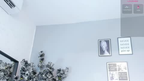 Snapshot of haileystonei chatting on 10/29/25, 11:23 haileystonei online show from 10/29/25, 11:23