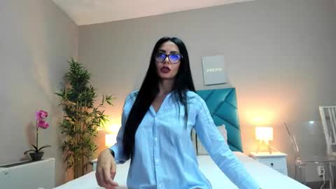 Hailey online show from 09/23/25, 05:54