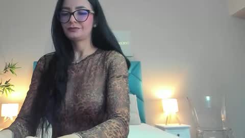 Hailey online show from 10/21/25, 05:52