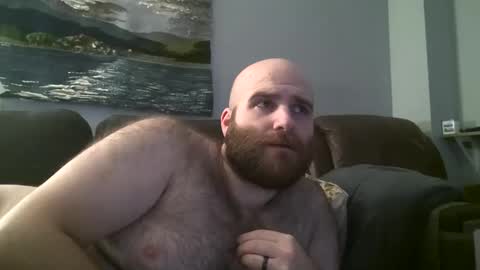 Snapshot of hairiestbear chatting on 01/26/25, 04:09 Hairiest Bear online show from 01/26/25, 04:09