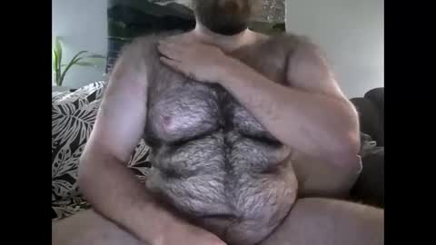 Snapshot of hairiestbear chatting on 09/29/25, 05:45 Hairiest Bear online show from 09/29/25, 05:45