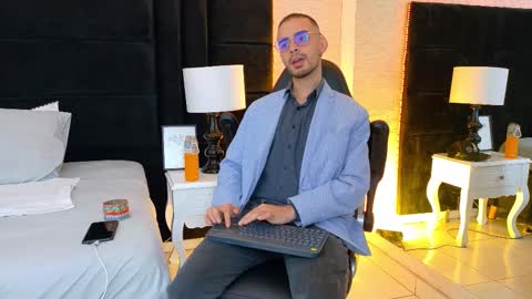 Snapshot of hairy_diamond chatting on 09/21/25, 03:41 H A I R Y D I A M O N D online show from 09/21/25, 03:41