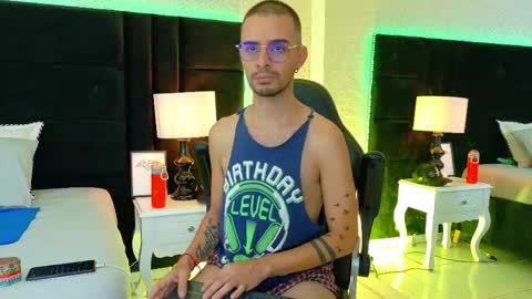 Snapshot of hairy_diamond chatting on 09/22/25, 03:30 H A I R Y D I A M O N D online show from 09/22/25, 03:30